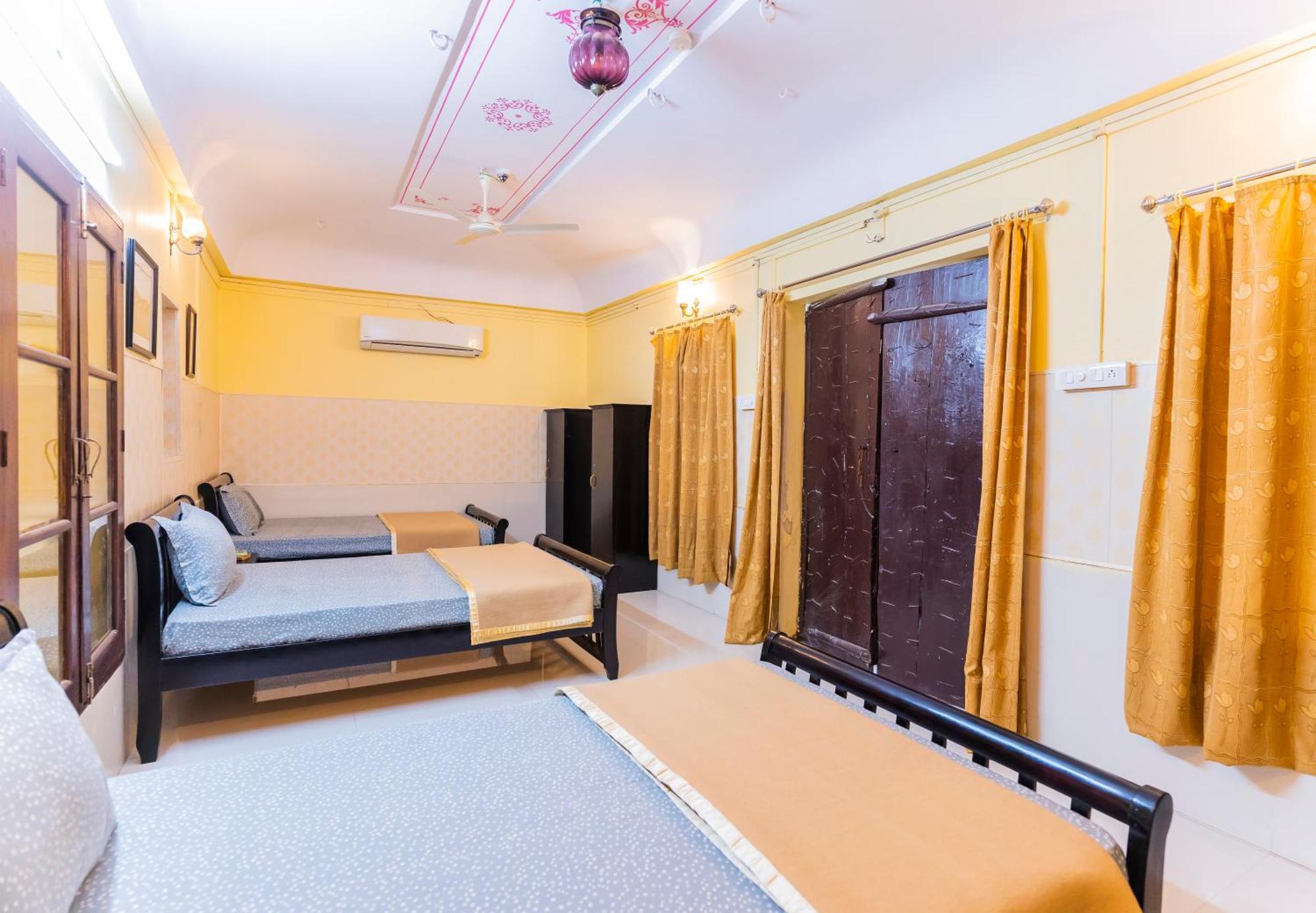 Kalyan Villa Homestay อุเดเปอร์ ภายนอก รูปภาพ