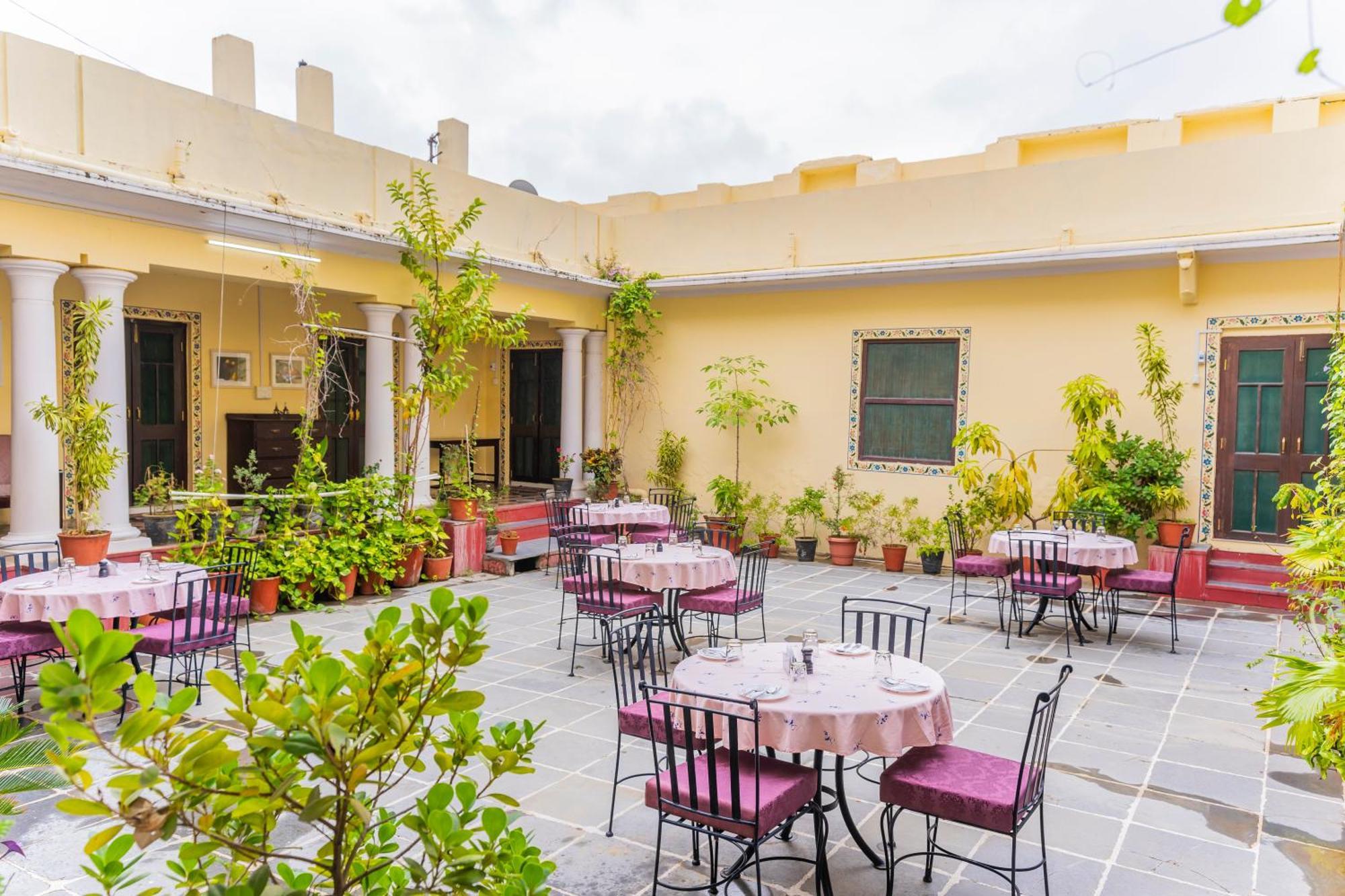Kalyan Villa Homestay อุเดเปอร์ ภายนอก รูปภาพ