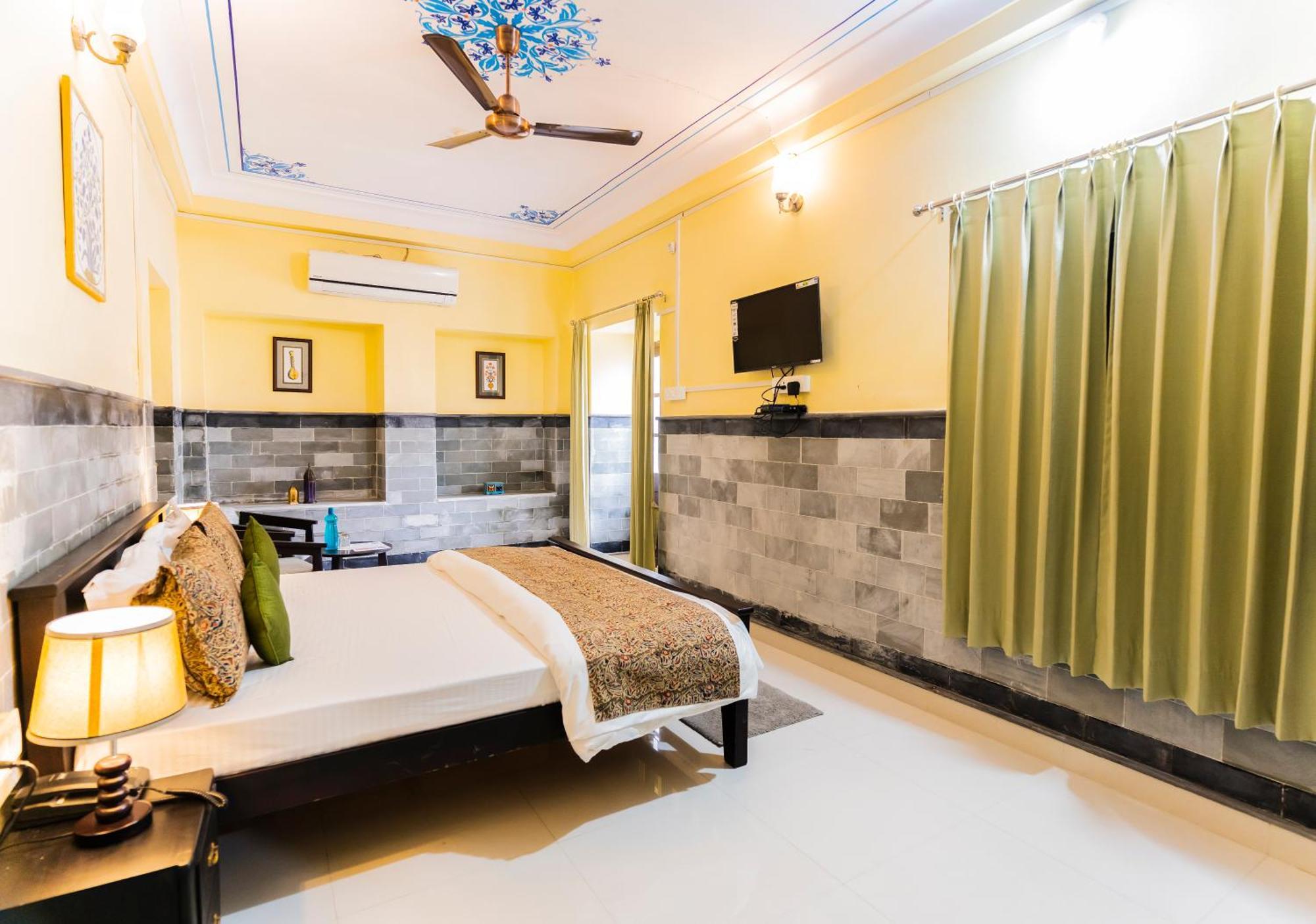 Kalyan Villa Homestay อุเดเปอร์ ภายนอก รูปภาพ