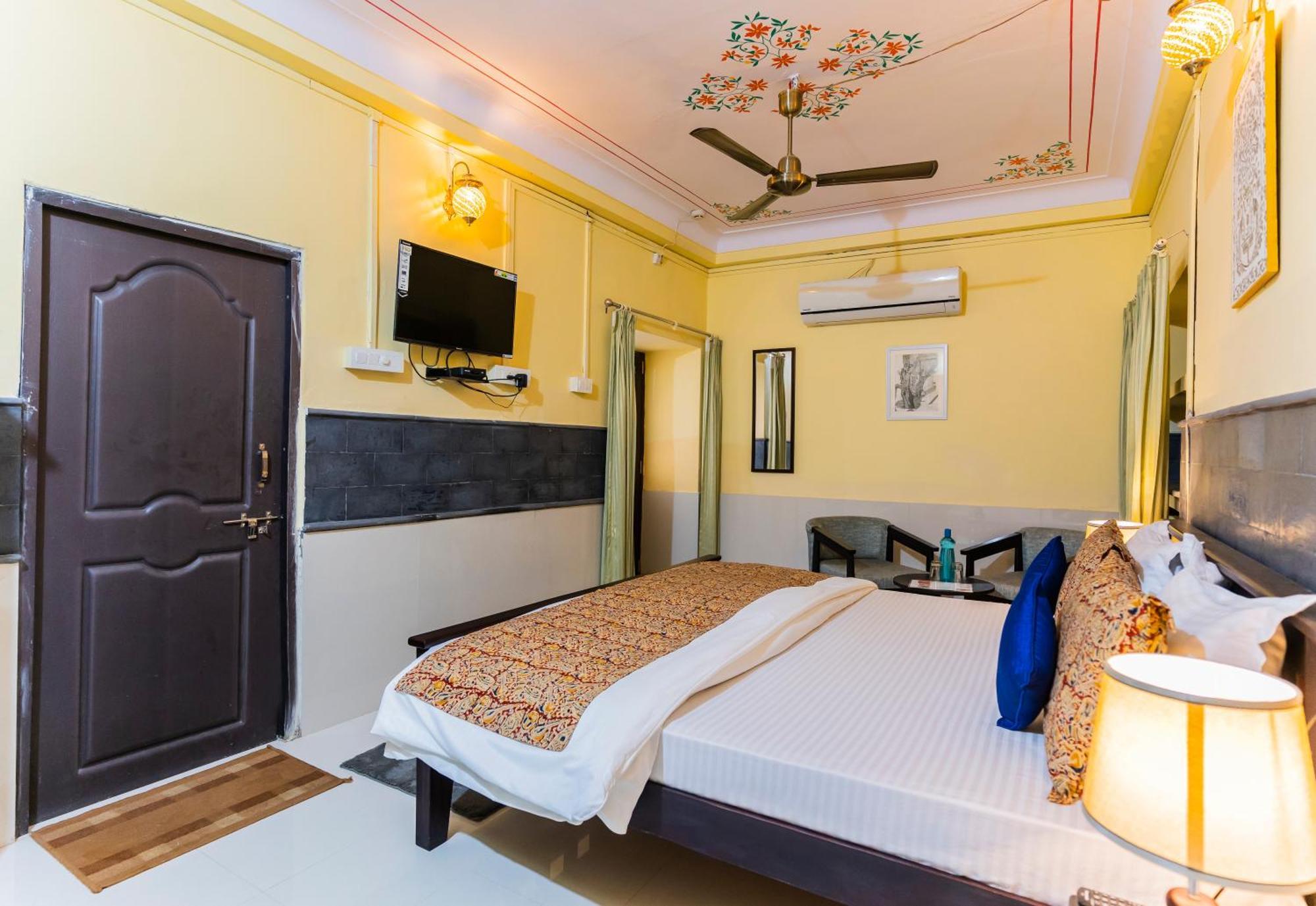Kalyan Villa Homestay อุเดเปอร์ ภายนอก รูปภาพ